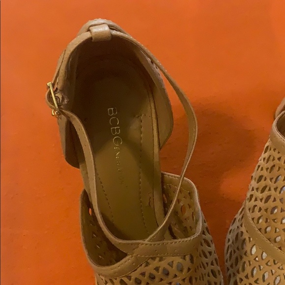 BCBG camel Platform stilettos - Picture 3 of 3
